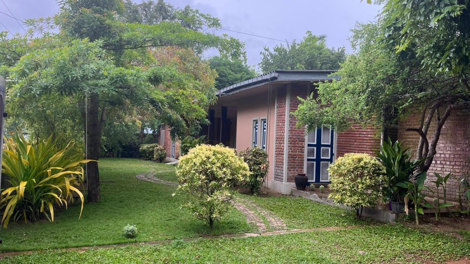 Honey Tree Polonnaruwa Hotel Exterior foto