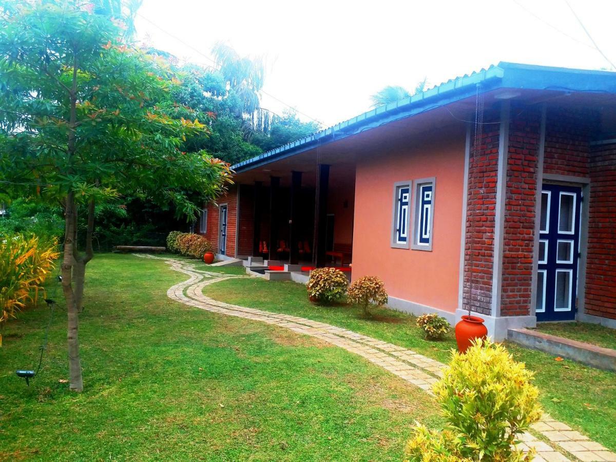 Honey Tree Polonnaruwa Hotel Exterior foto