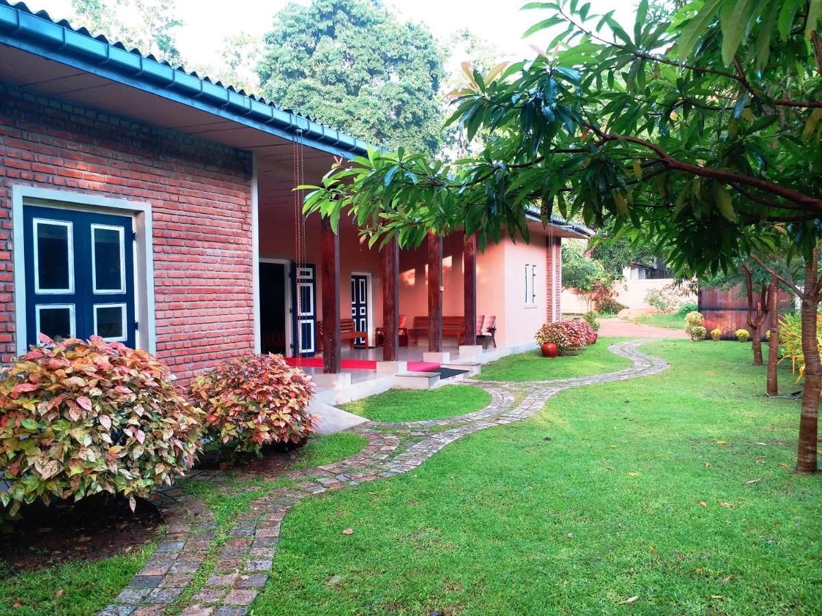 Honey Tree Polonnaruwa Hotel Exterior foto